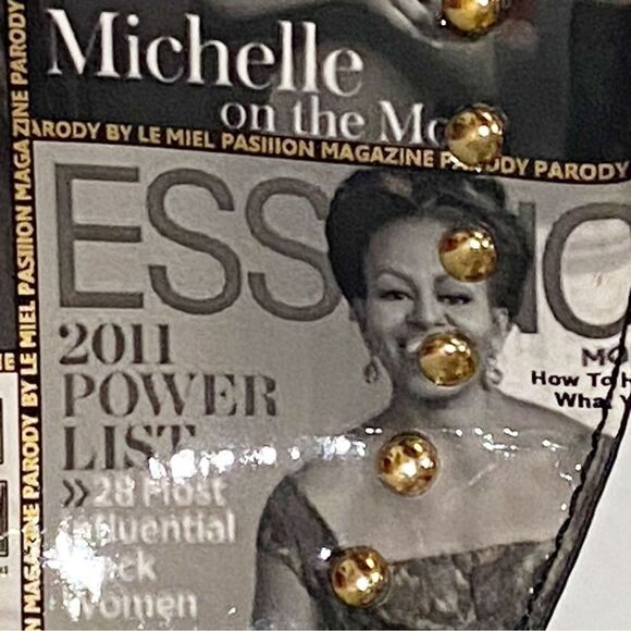 Obama Magazine Handbag Round Black/White glossy collage Purse, tote NWT - Picture 8 of 15